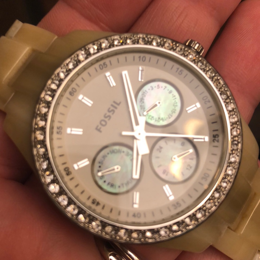 Fossil Bone Resin Rhinestone Link Watch ✨ - Picture 3 of 7